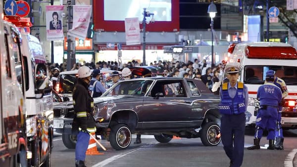 【事故】渋谷スクランブル交差点付近でアメ車が突っ込む事件発生！犯人は２０代男性！