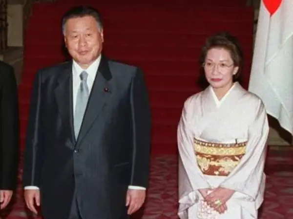 森喜朗元首相は、妻の森智恵子さんと共に入居